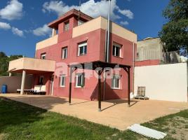 Houses (villa / tower), 171.00 m², near bus and train, almost new