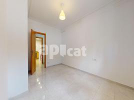 Flat, 94.00 m², close to bus and metro