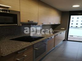 For rent attic, 90.00 m², near bus and train, almost new, Calle de Manuel Carrasco i Formiguera