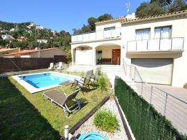 Houses (detached house), 210.00 m², almost new, Calle Olivera
