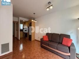 Flat, 77.00 m², near bus and train, almost new, Centre