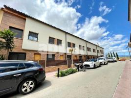 Houses (terraced house), 174.00 m², almost new, Calle Pirineus, 4A