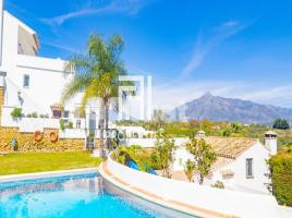 Houses (detached house), 350.00 m², near bus and train, Nueva Andalucía