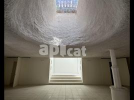Louer , 438.00 m², près de bus et de train, Calle del Notariat, 9