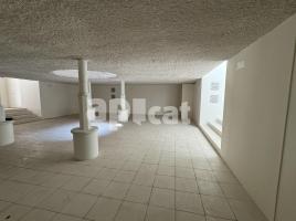 Louer , 438.00 m², près de bus et de train, Calle del Notariat, 9