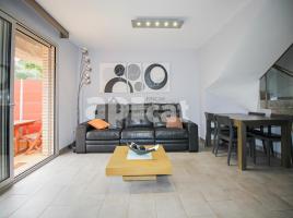 Casa (unifamiliar adossada), 207.00 m², prop de bus i tren, seminou