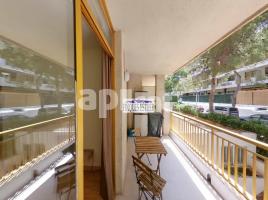 Apartament, 52.00 m², 附近的公共汽車和火車, Eixample