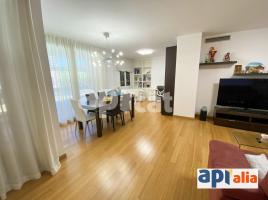 Flat, 160.00 m², near bus and train