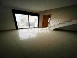 Duplex, 95.00 m², near bus and train, almost new, CALAF