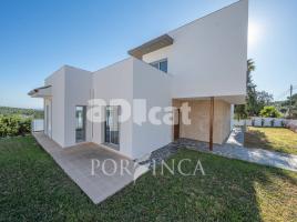 Houses (detached house), 411.00 m², near bus and train, new, Platja d'Aro