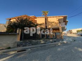 Houses (villa / tower), 230.00 m², near bus and train, Calle Doctor Fleming