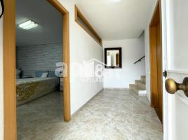 Casa (unifamiliar adosada), 210.00 m², cerca de bus y tren