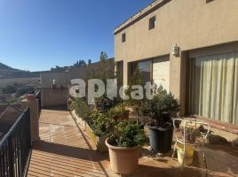 Houses (villa / tower), 327.00 m², near bus and train, Calle del Carme