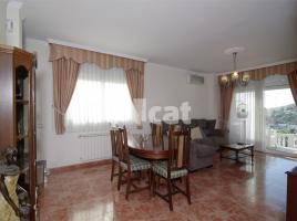 Casa (chalet / torre), 310.00 m², seminuevo