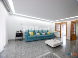 Casa (unifamiliar adossada), 324.00 m², prop de bus i tren