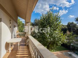 Houses (villa / tower), 229.00 m², Calle Pinatell