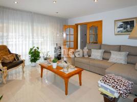  (unifamiliar adossada), 228 m², جديد تقريبا, Zona