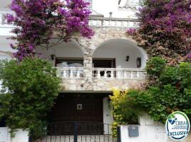 Houses (villa / tower), 162.00 m², Calle Cavall de Mar, 24A