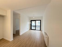 Pis, 57.00 m², fast neu