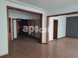 Pis, 226.00 m², prop de bus i tren