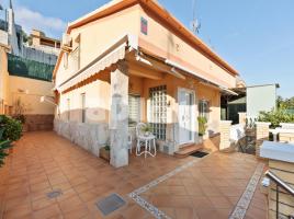 Houses (villa / tower), 133.00 m², Calle de les Orioles