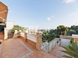 Houses (villa / tower), 133.00 m², Calle de les Orioles