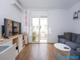 Àtic, 60.00 m², حافلة قرب والقطار