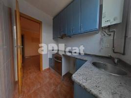 Pis, 61.00 m², prop de bus i tren