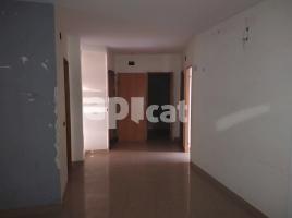 Piso, 91.00 m², cerca de bus y tren, seminuevo