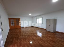 Casa (unifamiliar aislada), 218.00 m², cerca de bus y tren, seminuevo