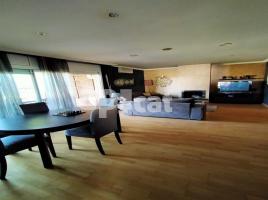 Casa (unifamiliar aïllada), 310.00 m², prop de bus i tren, nou