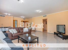 Casa (unifamiliar aislada), 655.00 m², cerca de bus y tren, seminuevo, Montmar