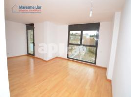 Flat, 72.00 m², near bus and train, almost new