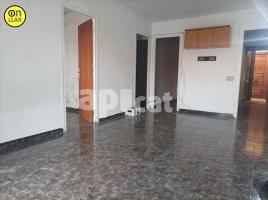 Piso, 82.00 m², cerca de bus y tren