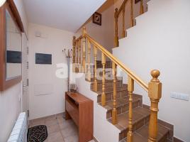 Casa (unifamiliar adosada), 151.00 m², cerca de bus y tren, seminuevo