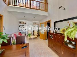 Casa (unifamiliar aislada), 232.00 m², cerca de bus y tren, CASCO ANTIGUO