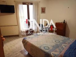 Casa (unifamiliar aislada), 228.00 m², cerca de bus y tren