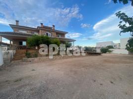 Casa (unifamiliar aïllada), 423.00 m², prop de bus i tren, seminou