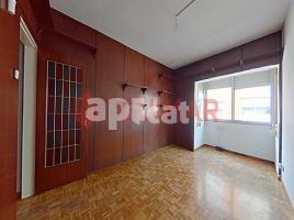 Flat, 90.00 m², near bus and train, Centre