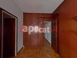 Flat, 90.00 m², near bus and train, Centre