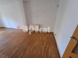 Pis, 63.00 m², prop de bus i tren, Centre