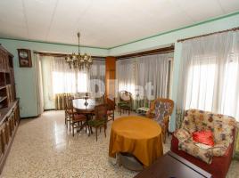 Casa (unifamiliar aïllada), 438.00 m², prop de bus i tren, Centro