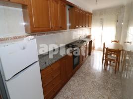 Pis, 169.00 m², prop de bus i tren