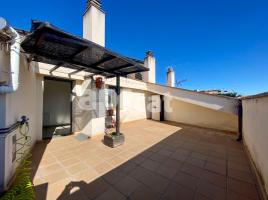 Attic, 72.83 m², near bus and train, almost new, Poble Nou