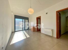 Attic, 72.83 m², near bus and train, almost new, Poble Nou