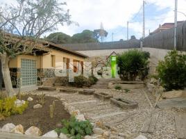 Houses (detached house), 255.00 m², near bus and train, almost new, Vilanova del Vallès