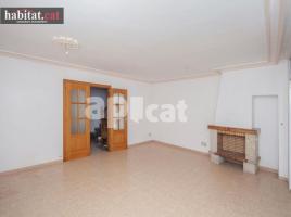 Casa (unifamiliar aislada), 220.00 m², cerca de bus y tren