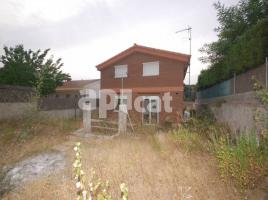 Casa (unifamiliar aislada), 255.00 m², cerca de bus y tren, seminuevo