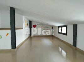 Dúplex, 127.00 m², cerca de bus y tren, seminuevo