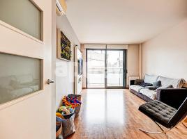 Piso, 110.00 m², cerca de bus y tren, seminuevo